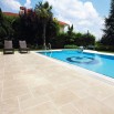 Carrelage Silk antique, en travertin 60 x 40 adoucie pour terrasse plage piscine