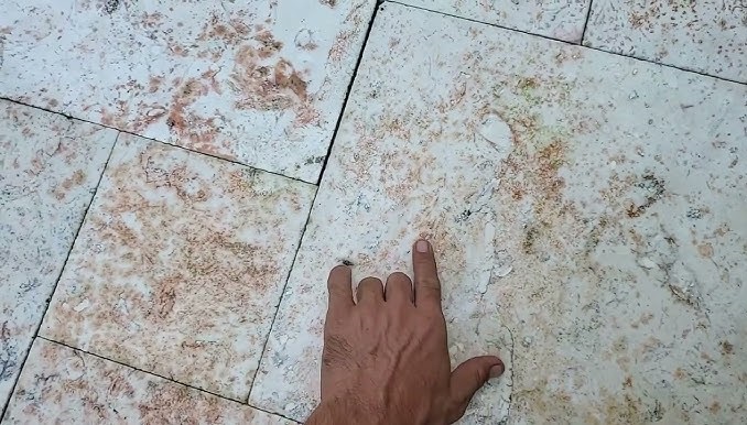 Comment enlever des taches de rouille sur le travertin ?