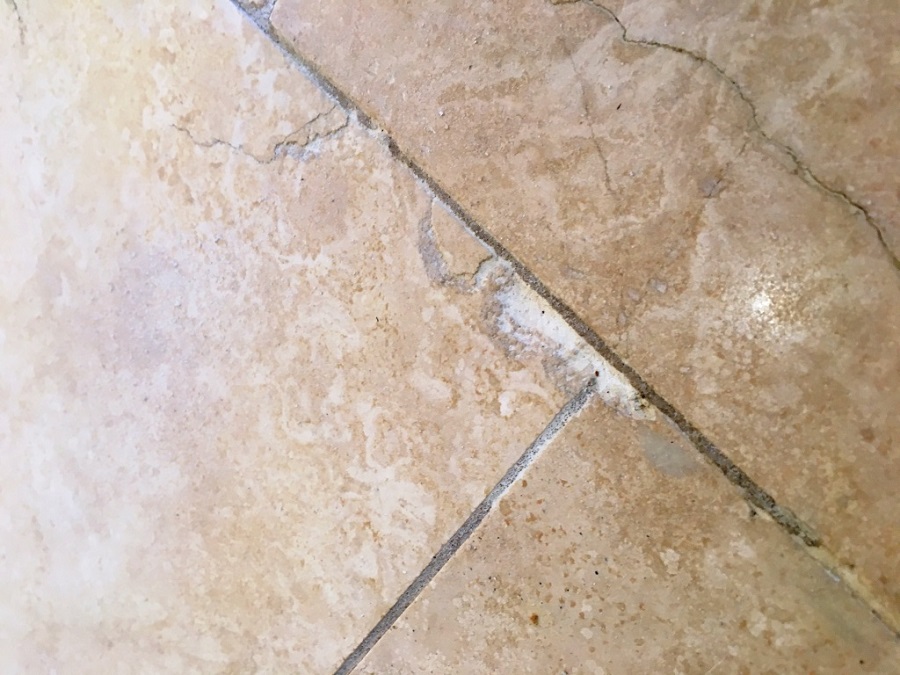 Pourquoi le travertin se fissure ?